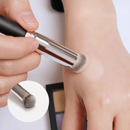 Dense Foundation & Concealer Brush – Precision Blending Tool